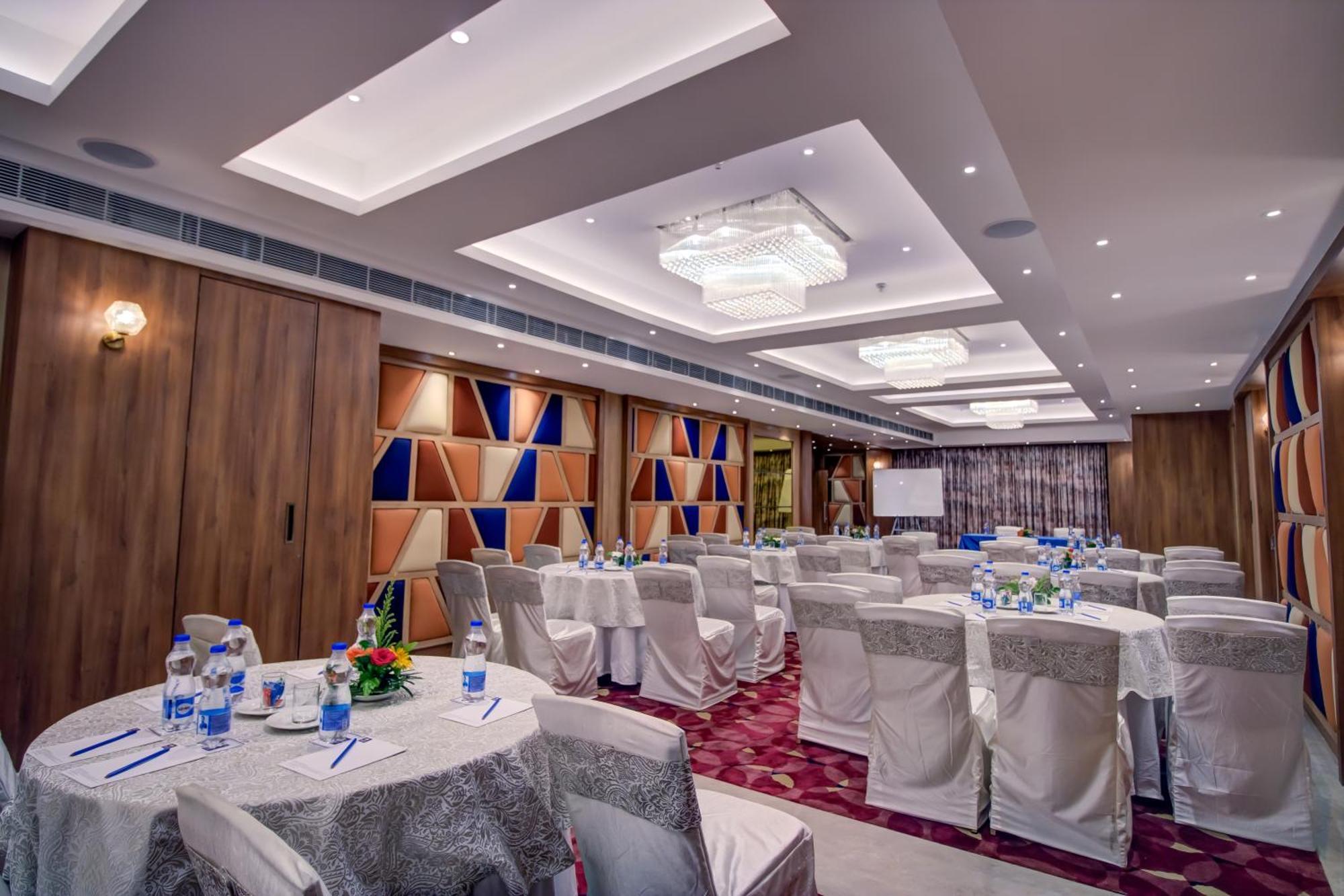 Cozzet Victoria Hotel Bhubaneswar Exterior photo