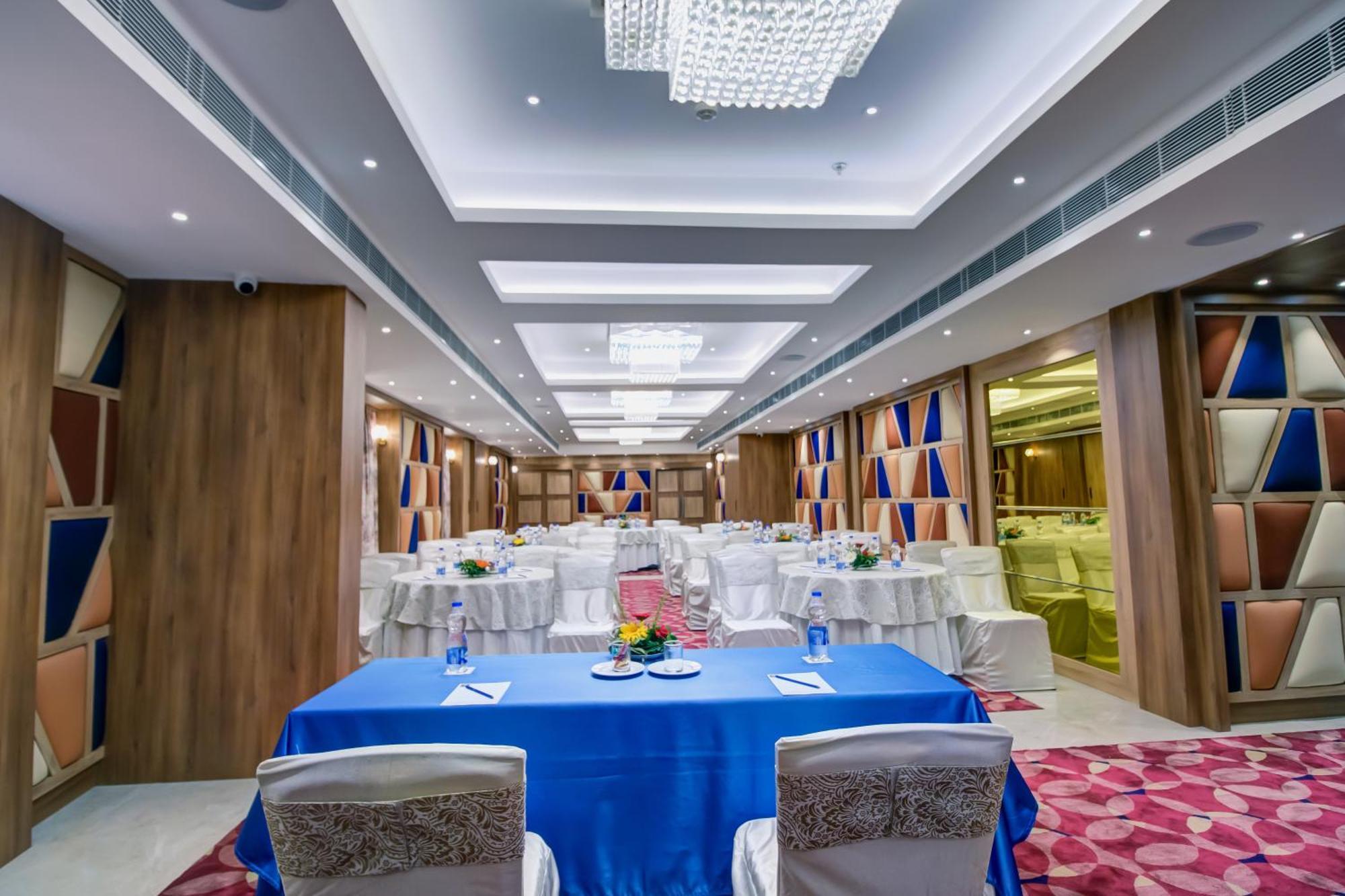 Cozzet Victoria Hotel Bhubaneswar Exterior photo
