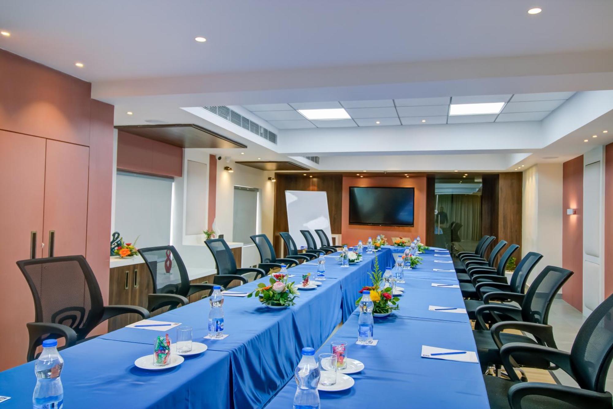 Cozzet Victoria Hotel Bhubaneswar Exterior photo
