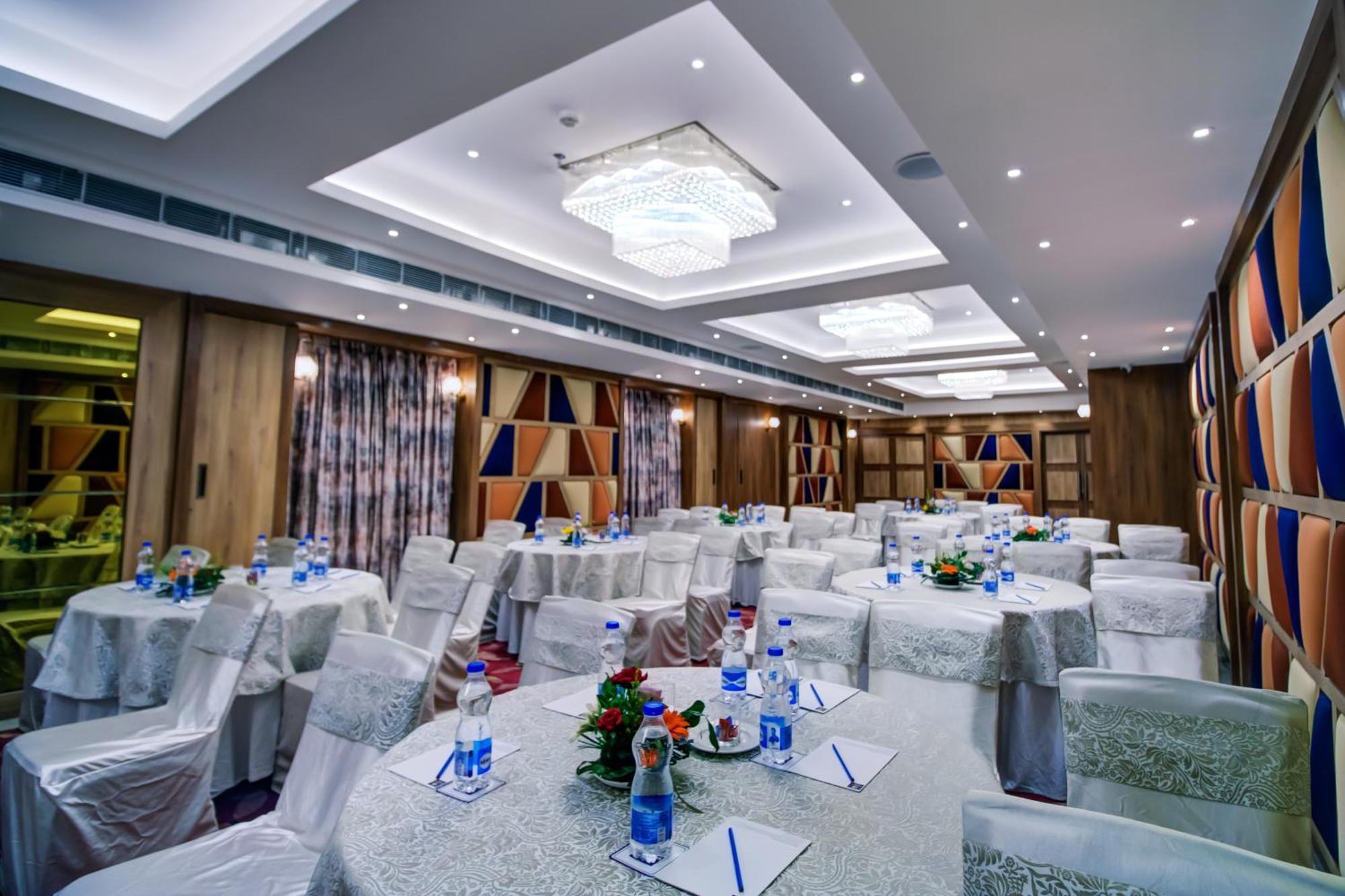 Cozzet Victoria Hotel Bhubaneswar Exterior photo