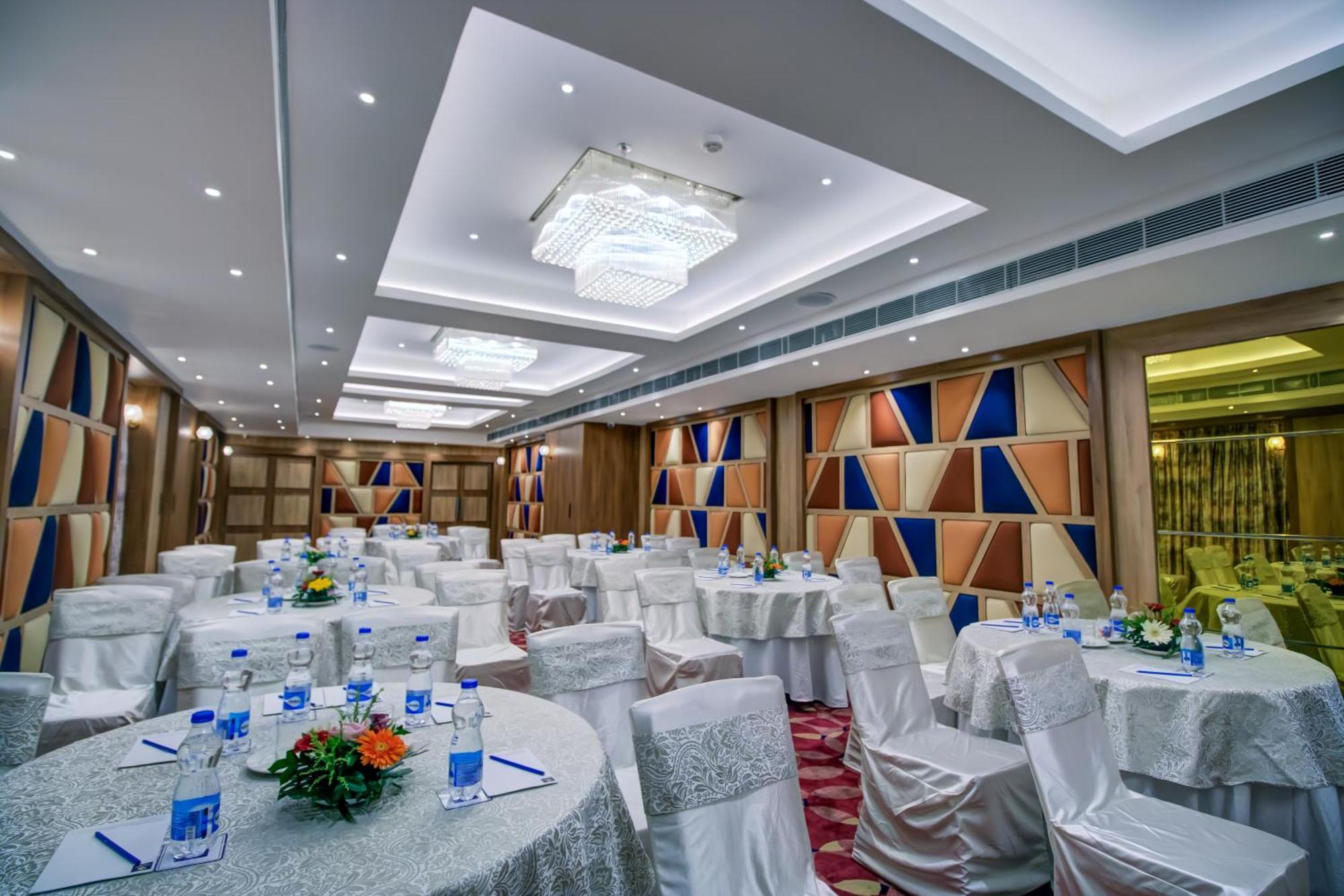 Cozzet Victoria Hotel Bhubaneswar Exterior photo
