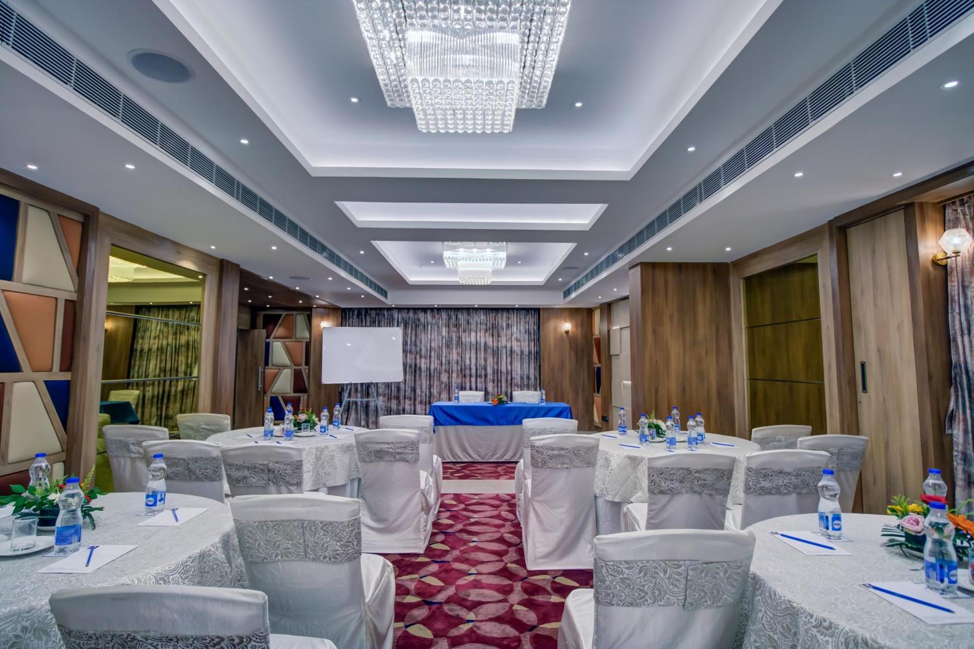 Cozzet Victoria Hotel Bhubaneswar Exterior photo