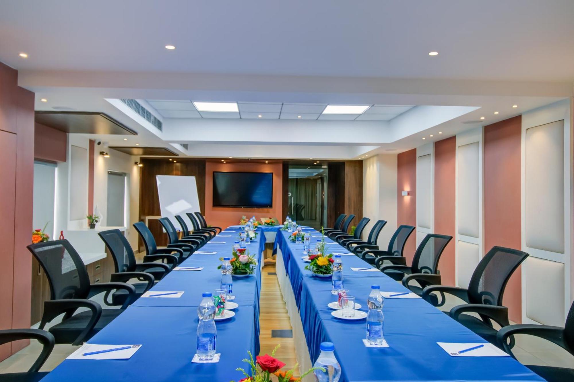 Cozzet Victoria Hotel Bhubaneswar Exterior photo