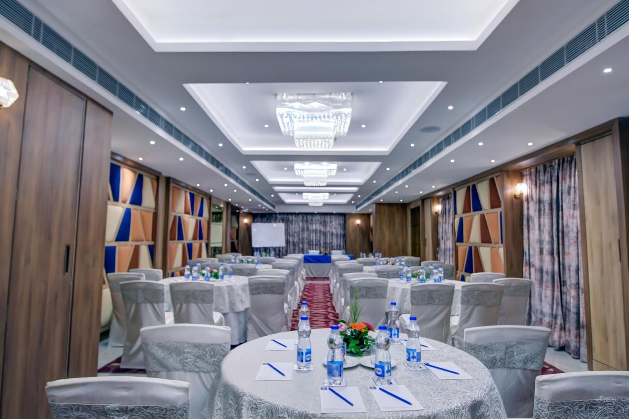 Cozzet Victoria Hotel Bhubaneswar Exterior photo