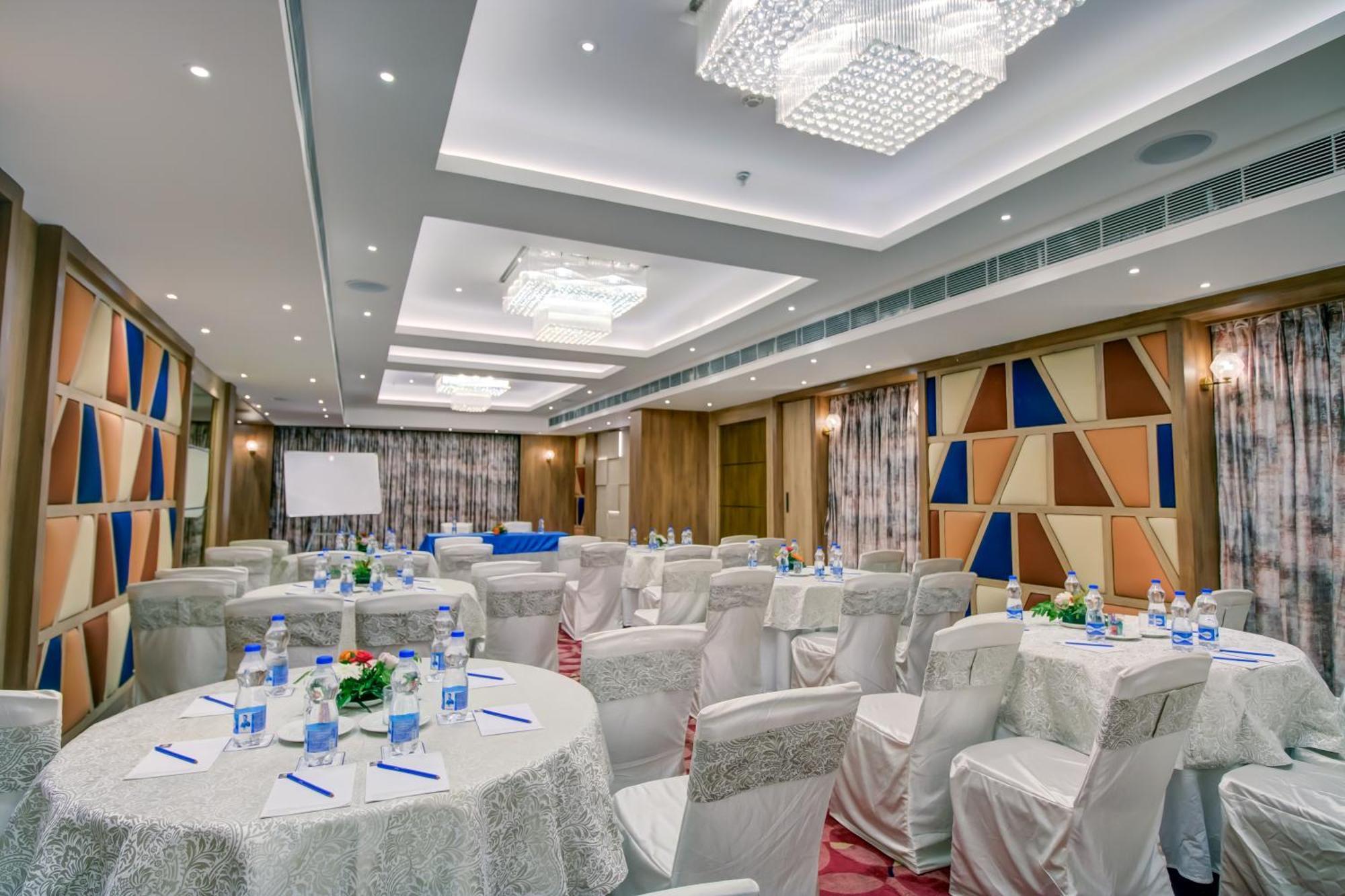 Cozzet Victoria Hotel Bhubaneswar Exterior photo