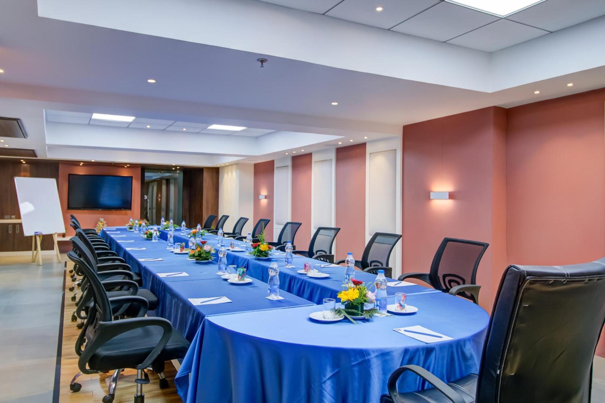 Cozzet Victoria Hotel Bhubaneswar Exterior photo