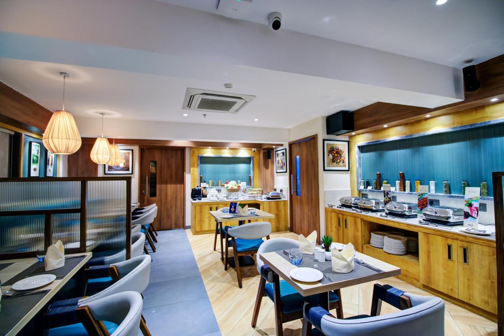 Cozzet Victoria Hotel Bhubaneswar Exterior photo