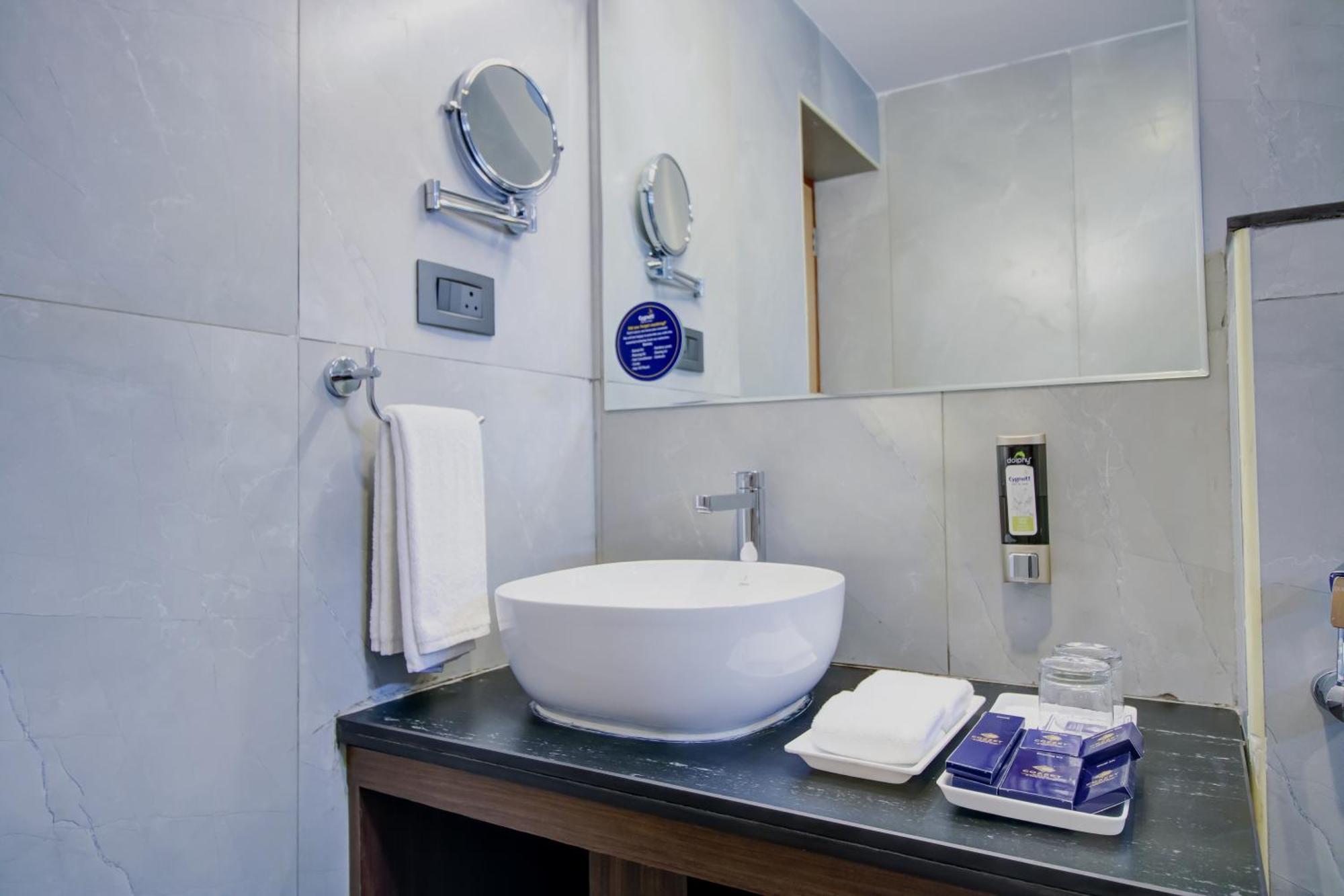 Cozzet Victoria Hotel Bhubaneswar Exterior photo